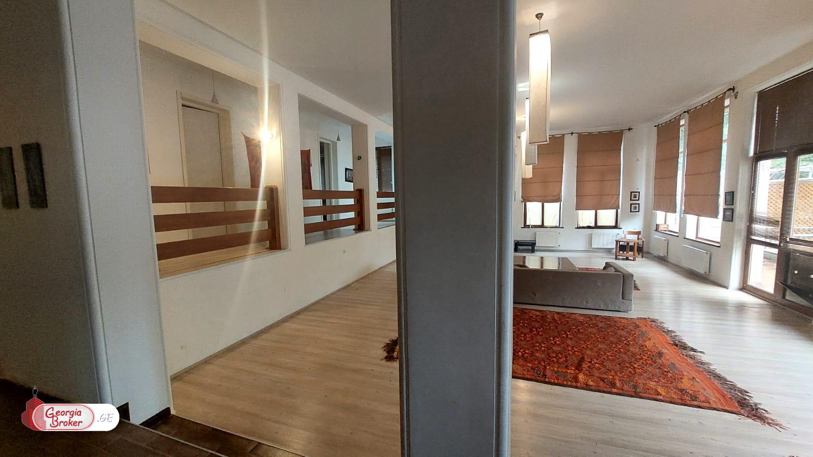 продается дом с новым ремонтом 9-комнат